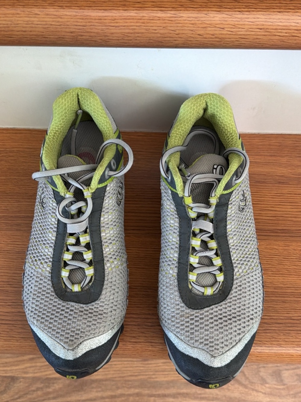 Pearl Izumi Gray and Lime Green Athletic Shoes